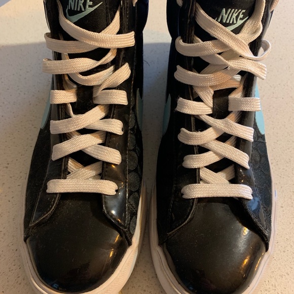 Nike - Picture 4 of 5